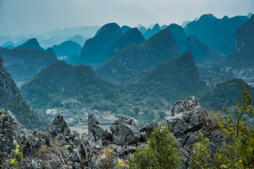 是政治的核心一切政治活动都是围绕着这一核心展开和进行的