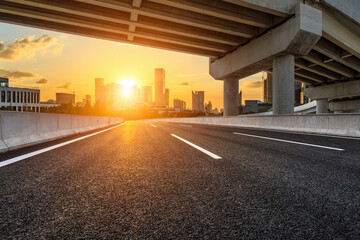 丝绸之路起源于哪一个朝代,它的作用是什么-